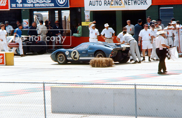 Ford GT40 MKii #2 pit stop A J Foyt & Lloyd Ruby Sebring 12 hours 1967